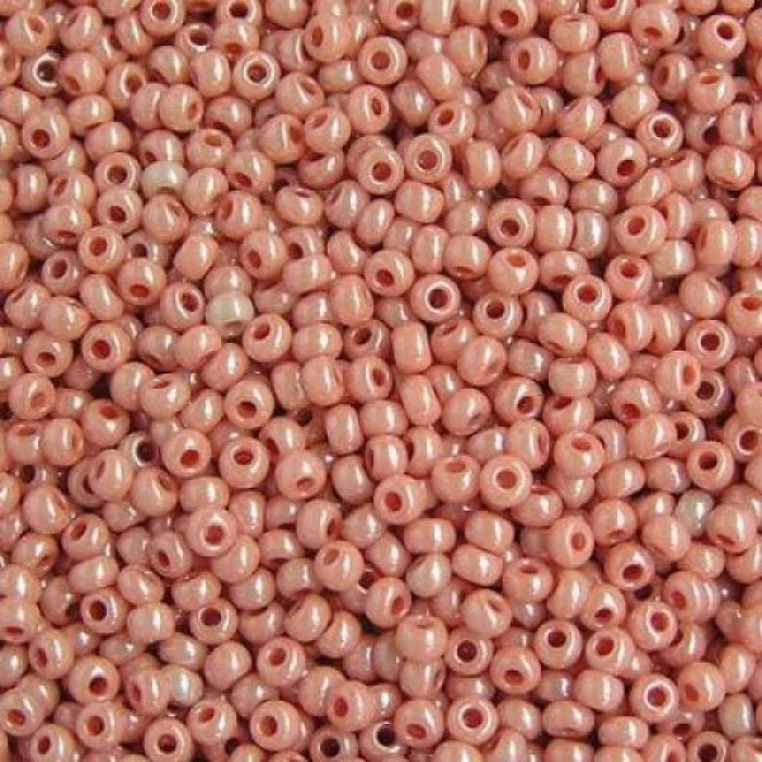 07631 10/0 чеський бісер Preciosa, рожево-бежевий, непрозорий крейдяний трояндовий глазурований
