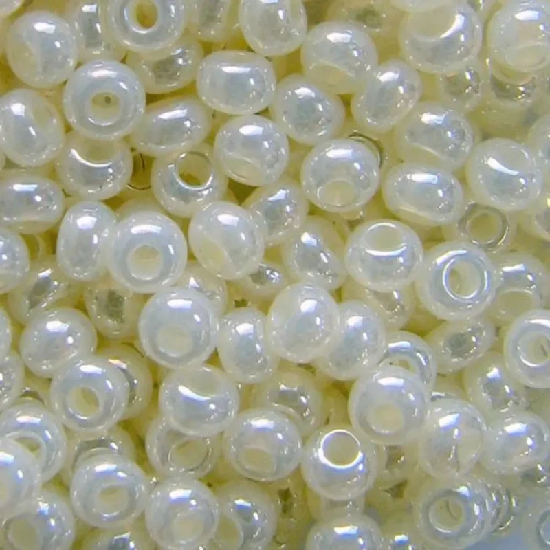 47102 10/0 чеський бісер Preciosa,  молочний, непрозорий перламутровий