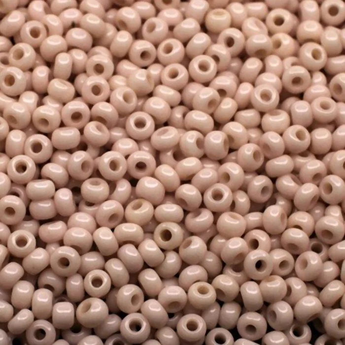 03213 10/0 чеський бісер Preciosa, бежевий, непрозорий крейдяний сольгель