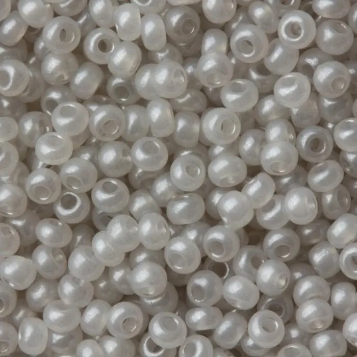 17249 10/0 чеський бісер Preciosa,  сірий світлий, непрозорий алебастровий перламутровий
