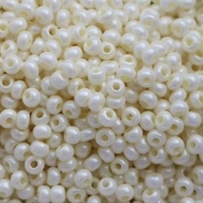 46381 10/0 чеський бісер Preciosa, білий, непрозорий крейдяний глянцевий перламутровий
