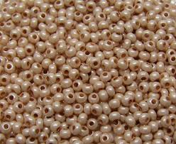 46316 10/0 чеський бісер Preciosa, бежевий світлий, непрозорий крейдяний глянцевий перламутровий