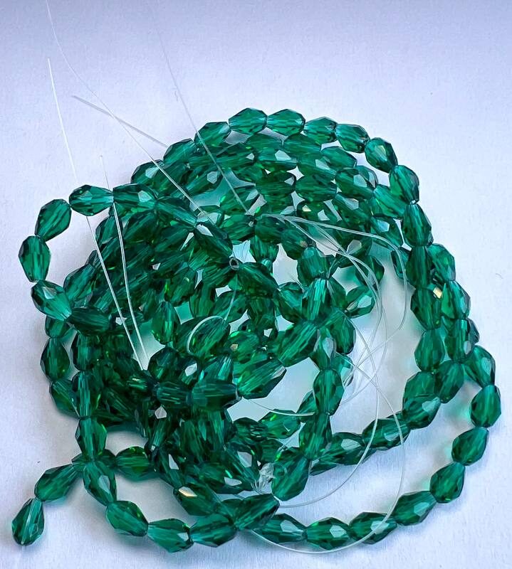 Капелька 4х6 мм, ізумрудний прозорий