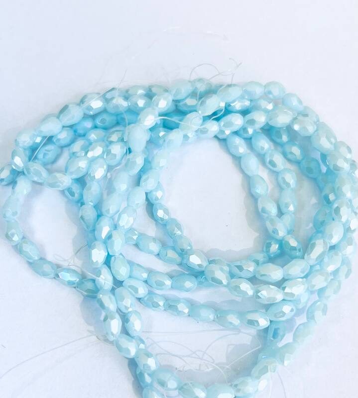 Капелька 4х6 мм, світло голуба з переливом