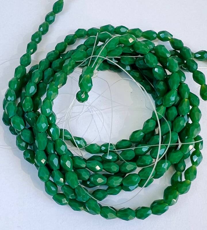 Капелька 4х6 мм, зелена натуральна