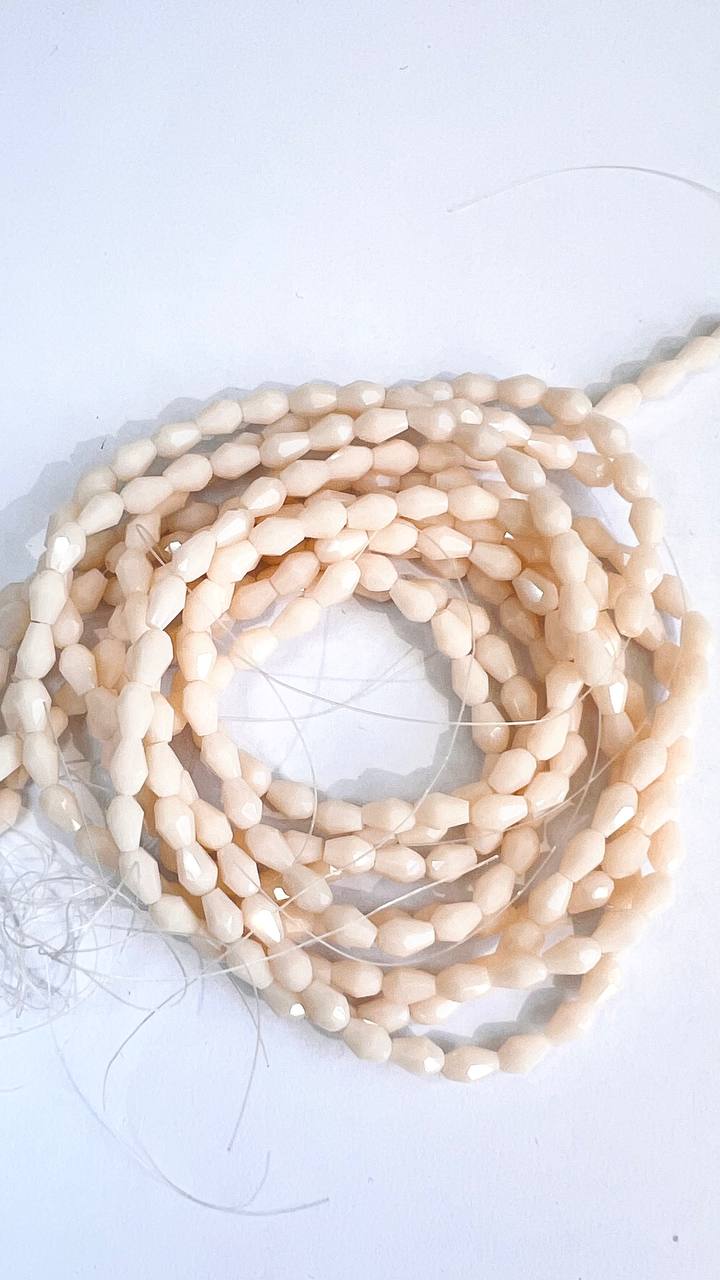 Капелька 4х6 мм, бежева натуральна Капелька 4х6 мм, бежева натуральна