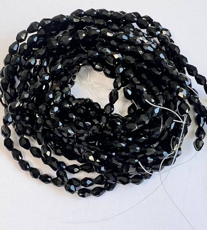 Капелька 4х6 мм, чорна натуральна