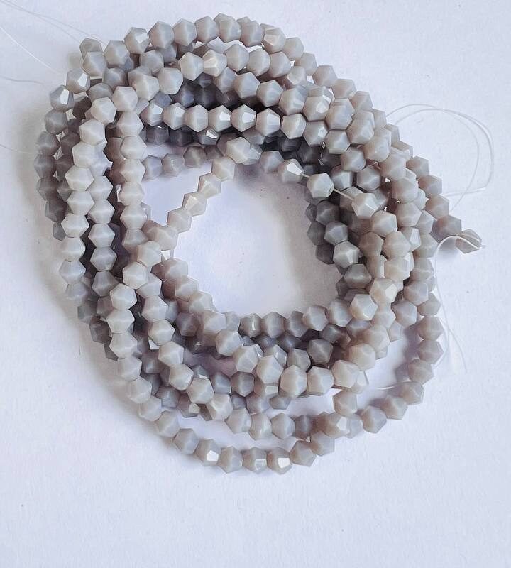 Біконуси 4 мм, сірий натуральний