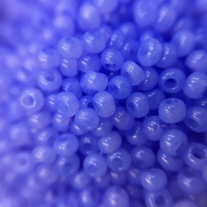 02131 10/0 чеський бісер Preciosa, синій, непрозорий сольгель алебастровий