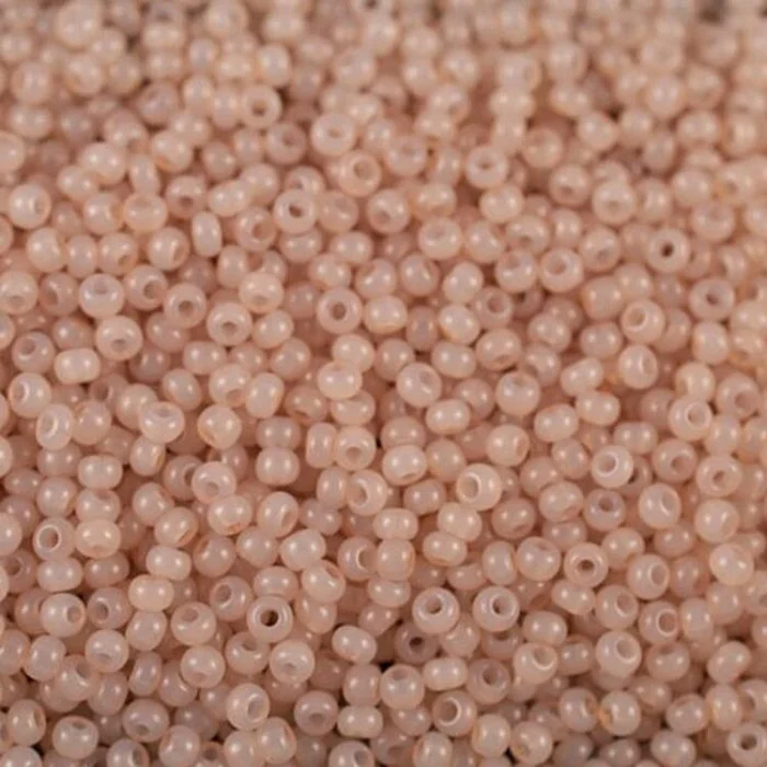 02211 10/0 чеський бісер Preciosa, кремовий, непрозорий сольгель алебастровий