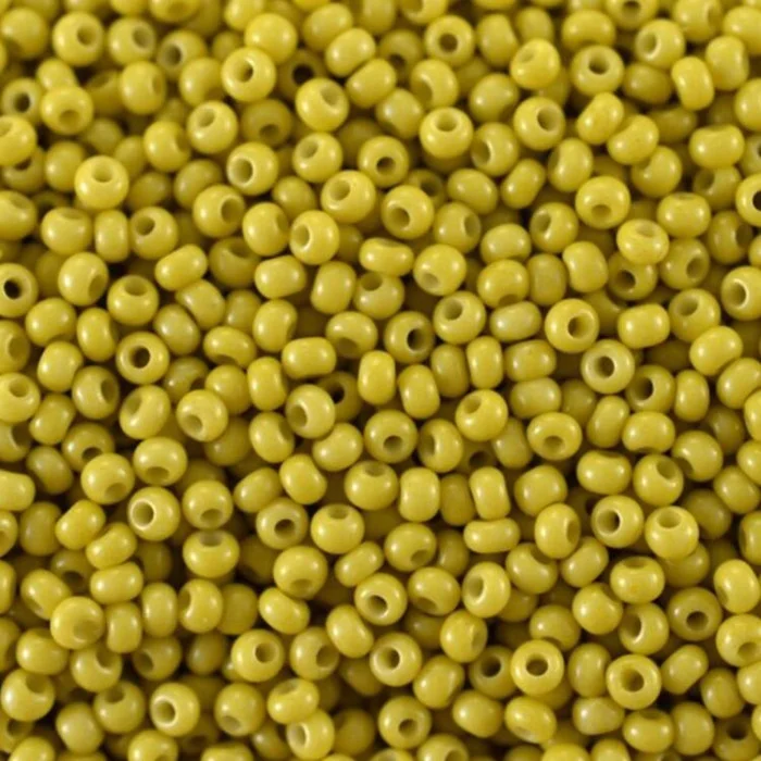 03651 10/0 чеський бісер Preciosa,  салатовий, непрозорий крейдяний сольгель