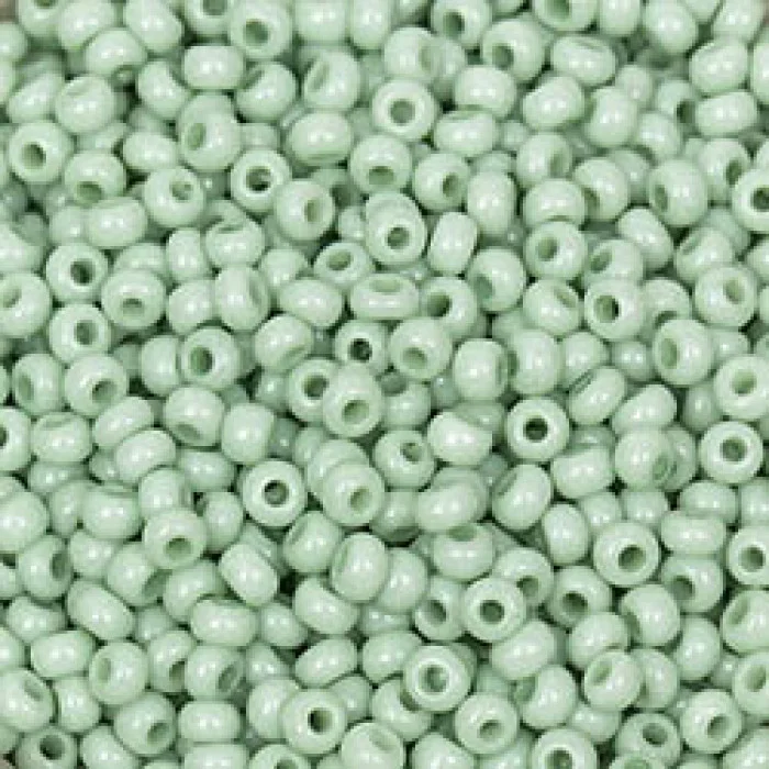 03162 10/0 чеський бісер Preciosa,  зелений, непрозорий крейдяний сольгель