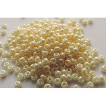 46113 6/0 чеський бісер Preciosa, бежевий, непрозорий перламутровий
