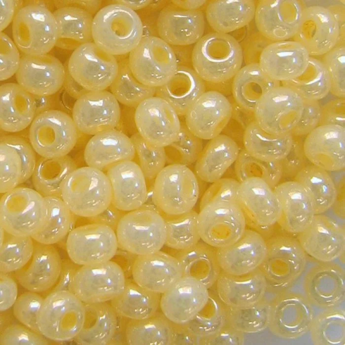 47113 10/0 чеський бісер Preciosa, бежевий, непрозорий перламутровий