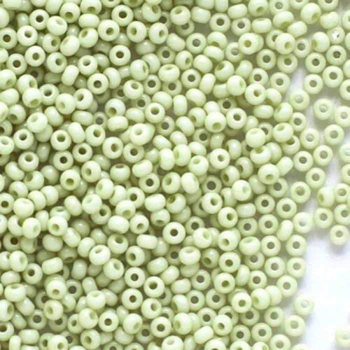 03152 10/0 чеський бісер Preciosa,  салатовий, непрозорий крейдяний сольгель