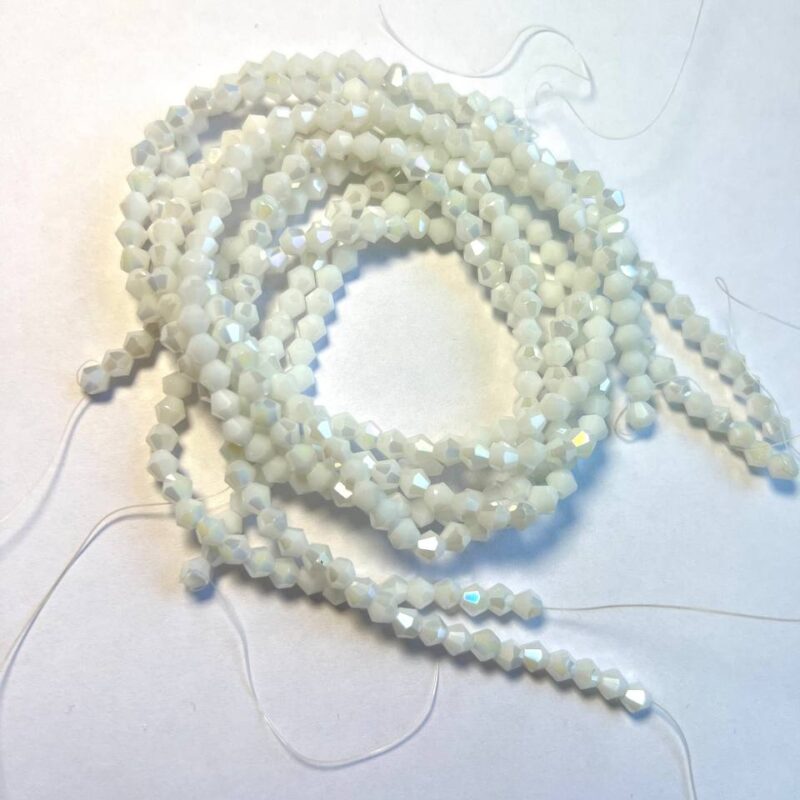 Біконуси 4 мм, білий з переливом