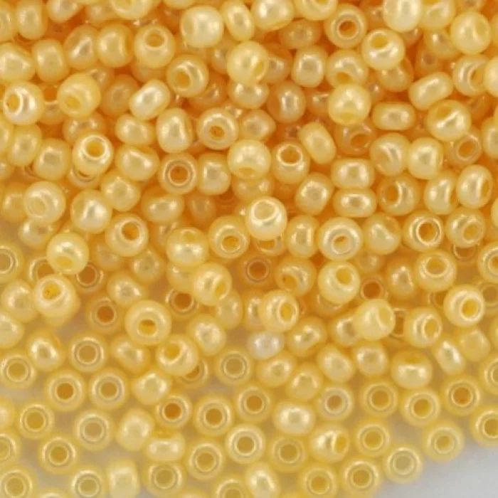 47185 10/0 чеський бісер Preciosa, бежевий, непрозорий перламутровий