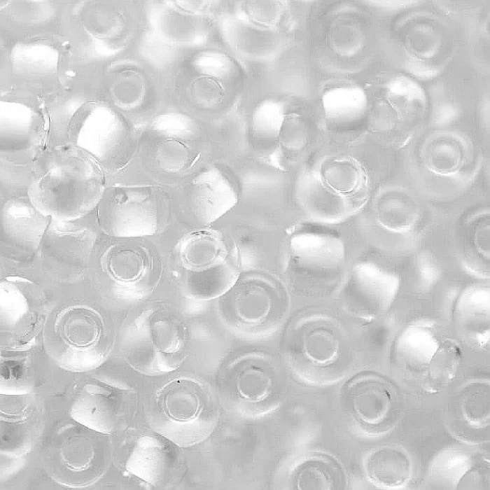 38302 10/0 чеський бісер Preciosa, білий, кристальний з фарбованим отвором