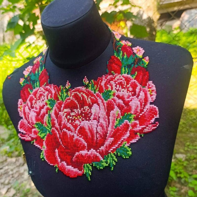 Кольє '' Пишні півонія'', за схемою Юлії Савко